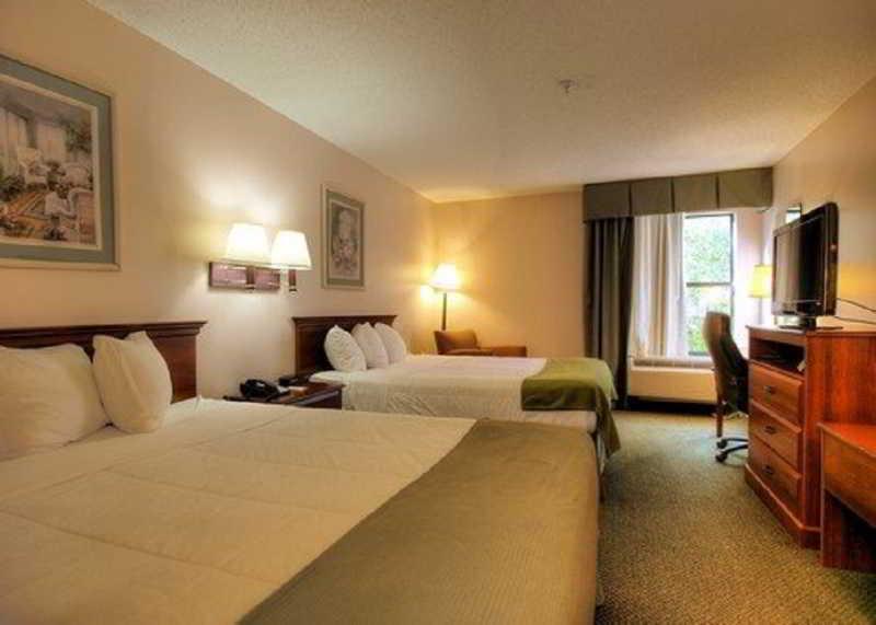 Econo Lodge Raleigh Room photo